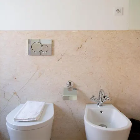 Apartment Plum Guide - The Bowie Lisbon