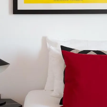Plum Guide - The Bowie Apartment *